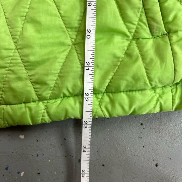 Patagonia, light weight puffer jacket, kids size large or 12 - Picture 11 of 14